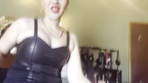 Hot teens in car fuck passionately while being filmed to make a strenuous sex video