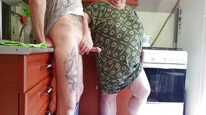 A man fucked his girl during the breakfast in the kitchen