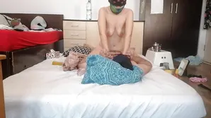 Cute violet with a great ass shakes it on the webcam