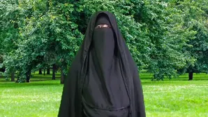 Big tits blondie is walking on the strip and shaking ass